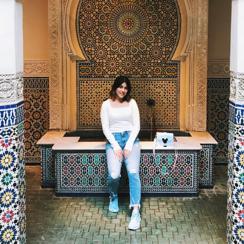 Meet your Posher, Azita